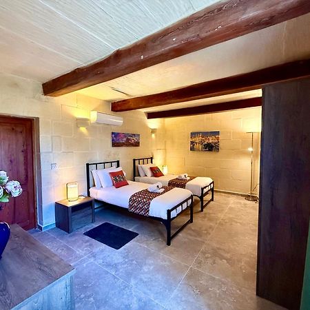 Ta' Matmura Farmhouse Gharb  Bagian luar foto