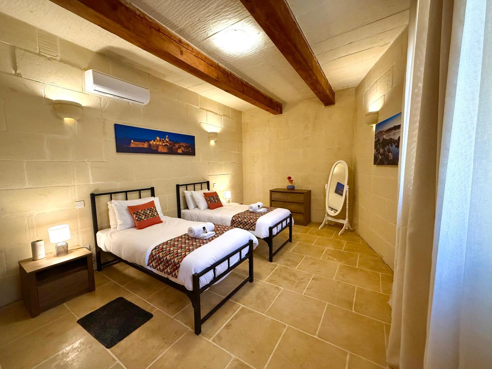 Ta' Matmura Farmhouse Gharb  Bagian luar foto