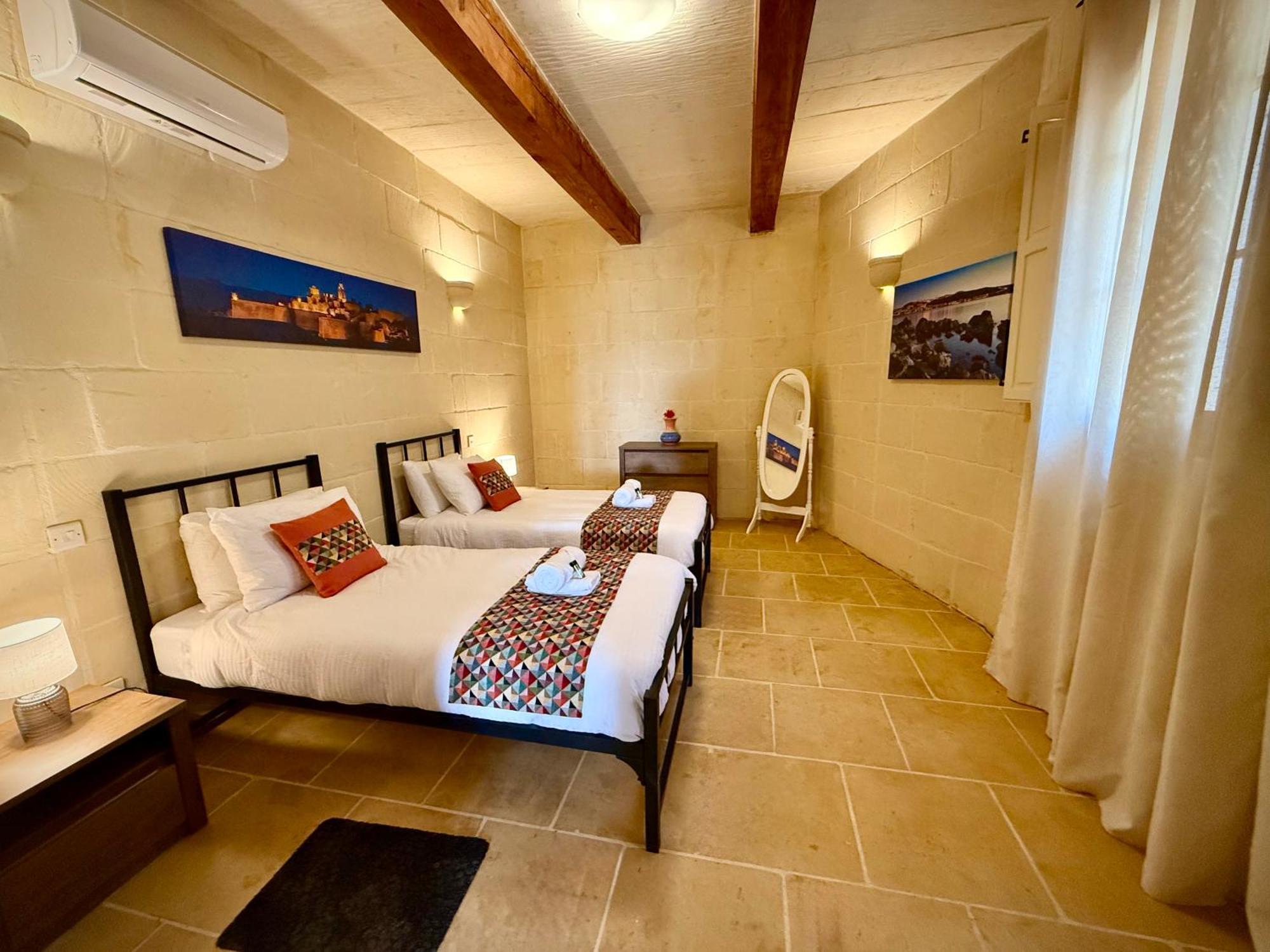 Ta' Matmura Farmhouse Gharb  Bagian luar foto