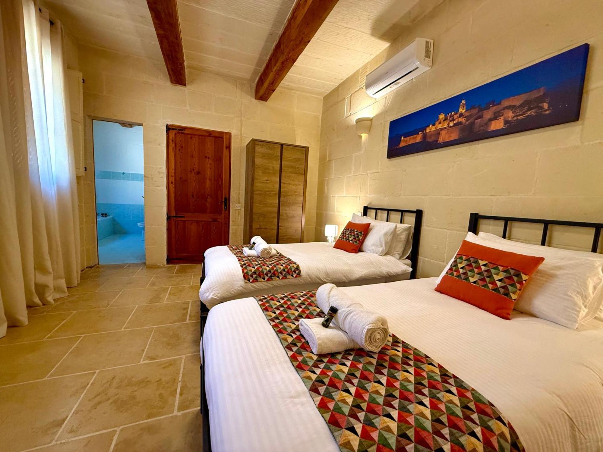 Ta' Matmura Farmhouse Gharb  Bagian luar foto